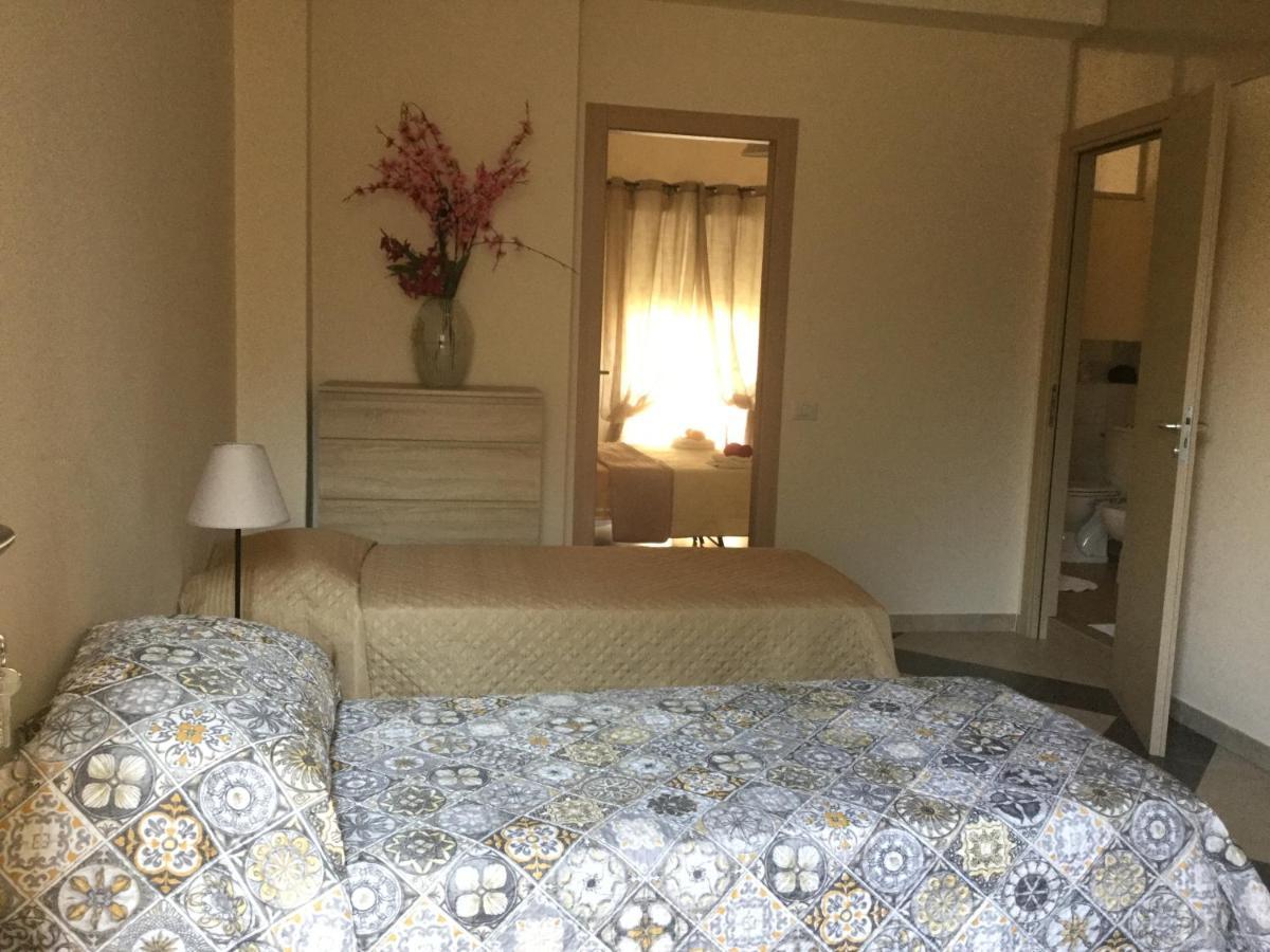 B & B Jasmine Санта Тереза ди Рива Екстериор снимка