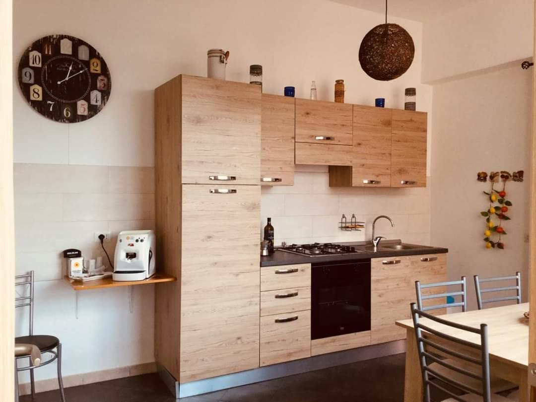 B & B Jasmine Санта Тереза ди Рива Екстериор снимка