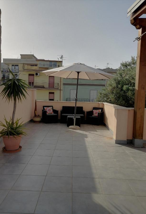 B & B Jasmine Санта Тереза ди Рива Екстериор снимка