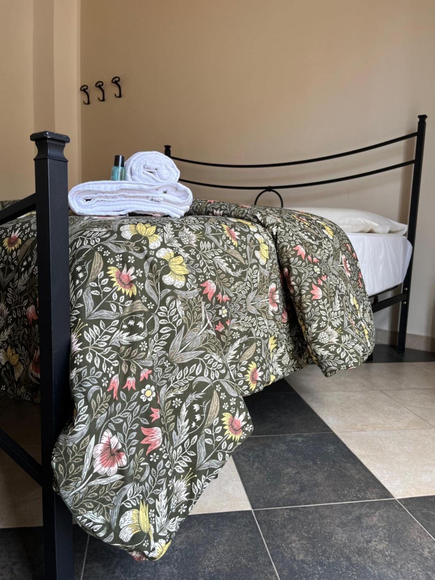 B & B Jasmine Санта Тереза ди Рива Екстериор снимка